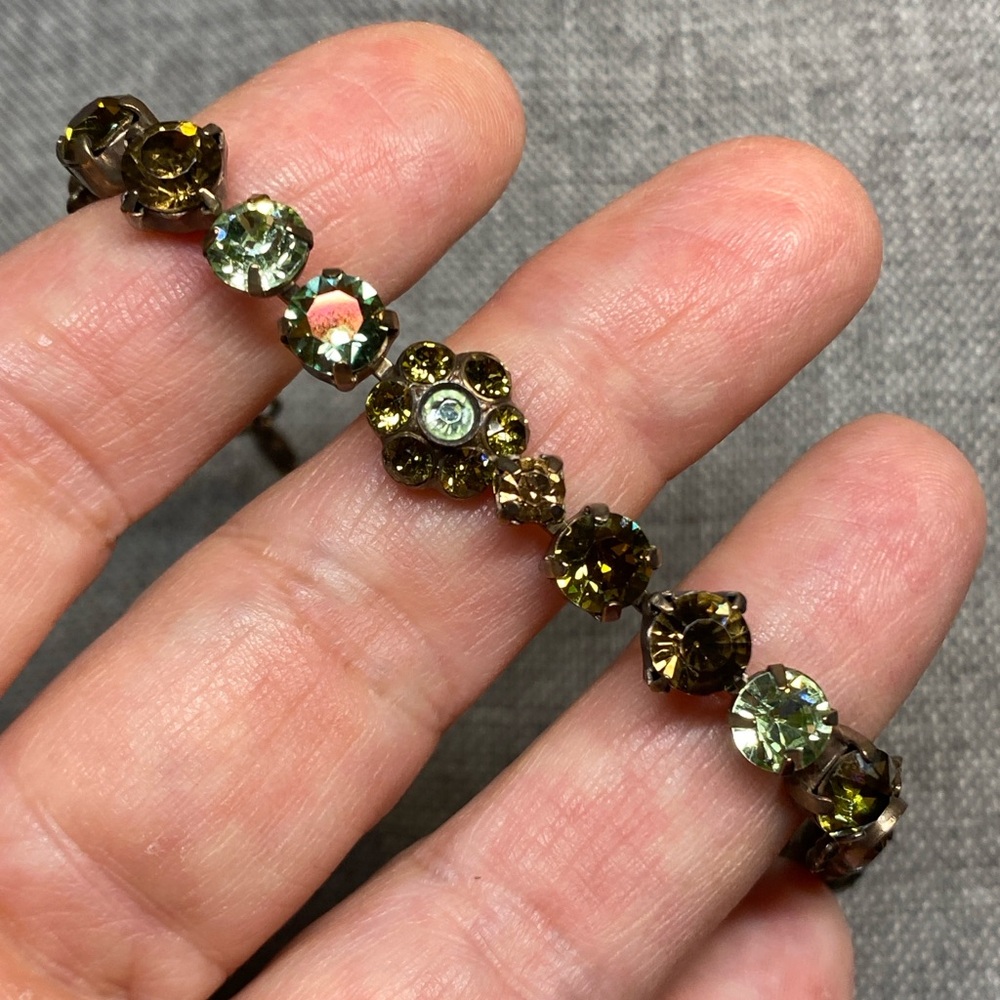 ✨ Sorrelli Vintage Crystal Bracelet – Golden Olive Mix